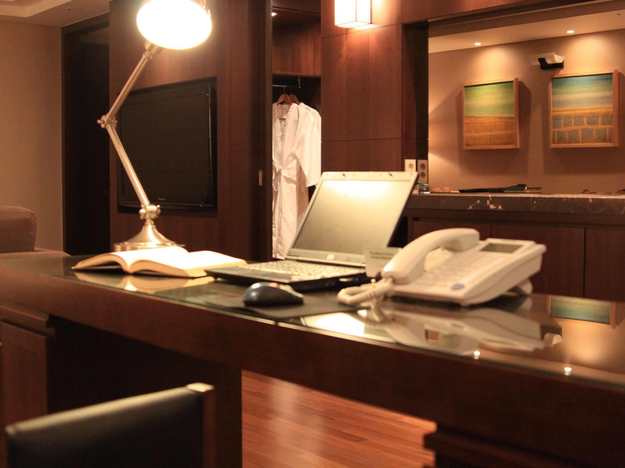 Hotel Interciti Тэджон Экстерьер фото